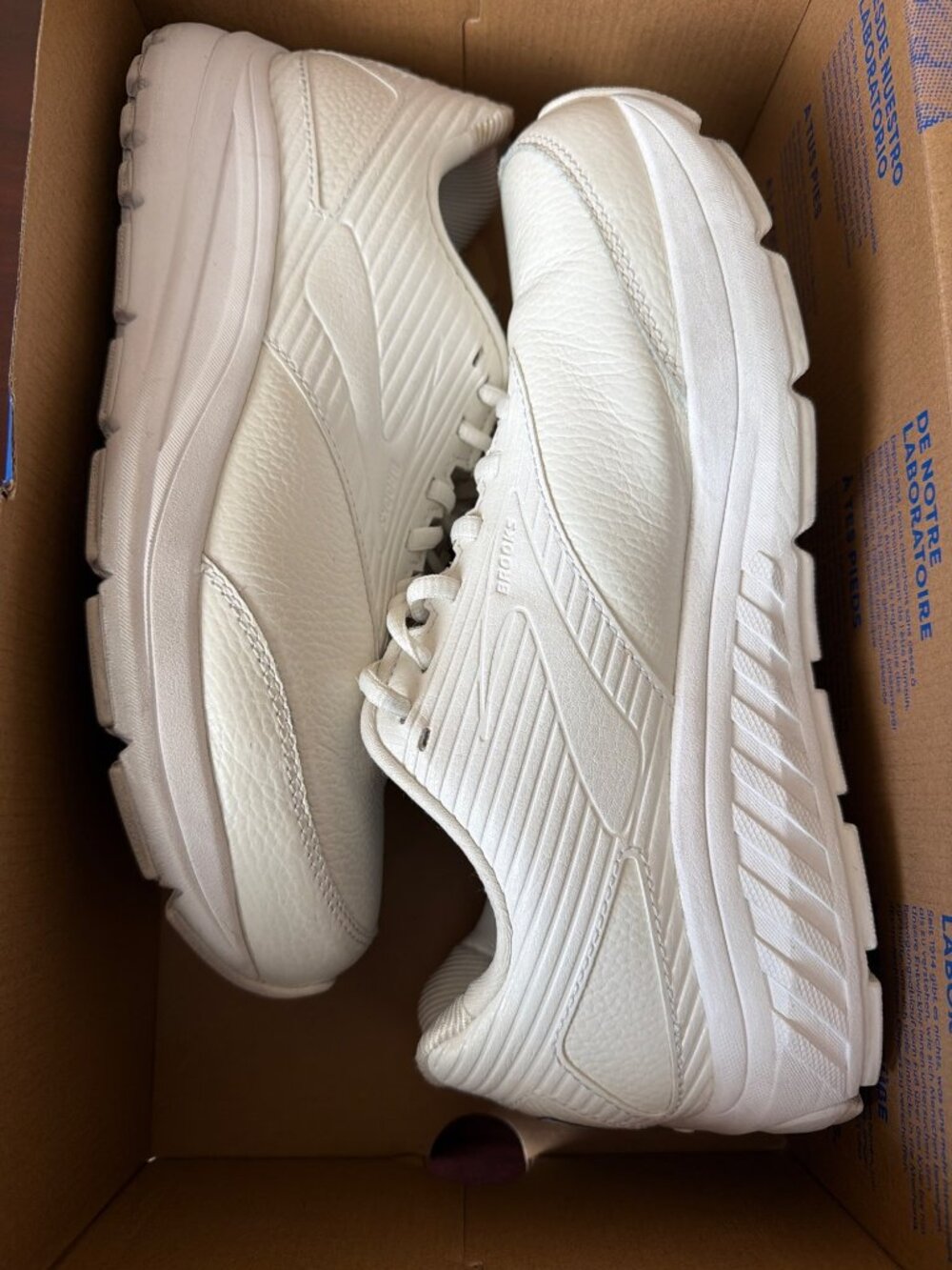 Brooks Addiction Walker 2 Women's White Leather Walking Shoes Sz 10.5 USED w/Box